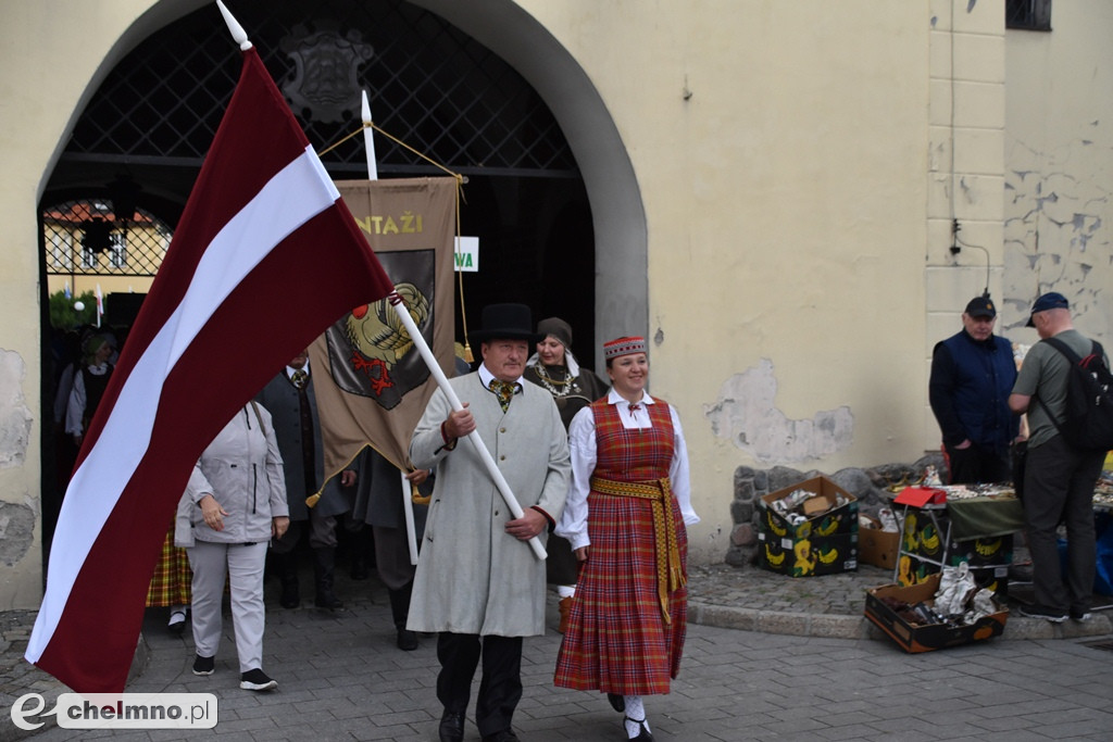 Barwny korowód i powitanie uczestników Jarmarku Jaszczurczego