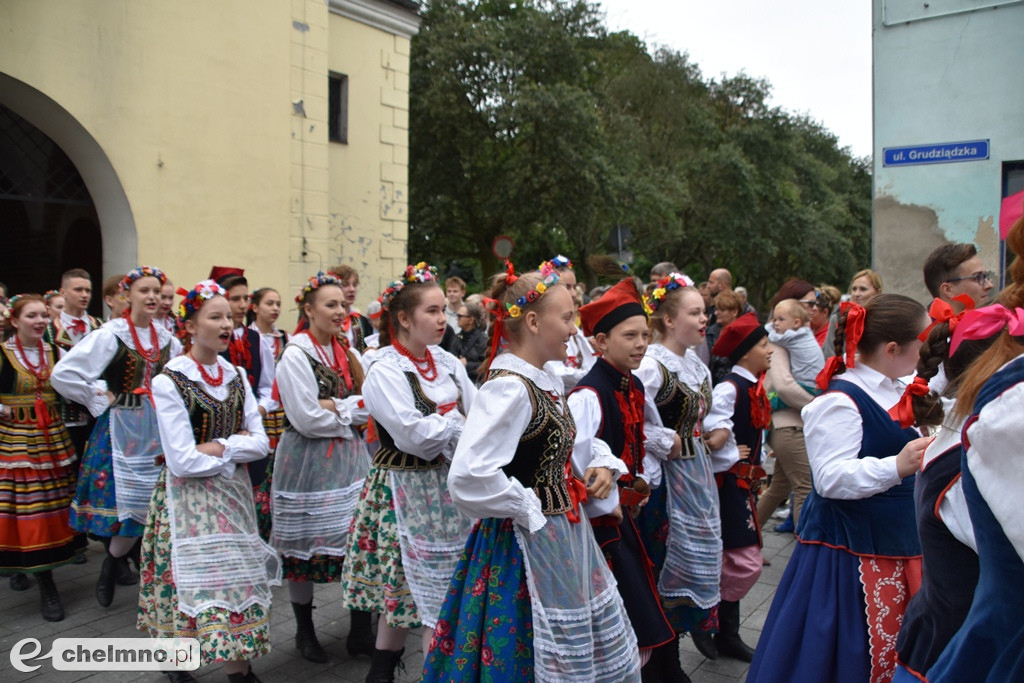 Barwny korowód i powitanie uczestników Jarmarku Jaszczurczego