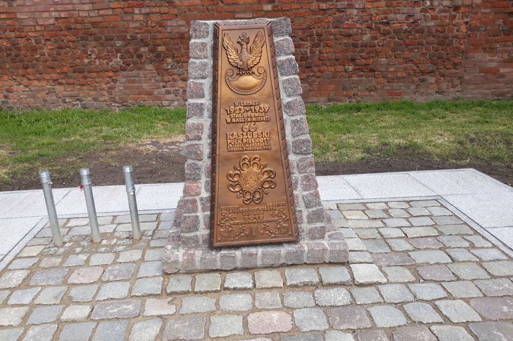 Zakończyły się prace przy Pomniku 66 Kaszubskiego Pułku Piechoty