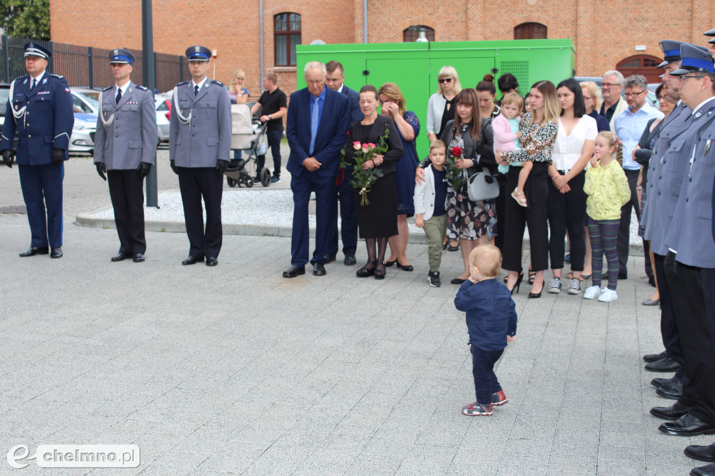 Odsłonięcie tablicy pamiątkowej w KPP w Chełmnie