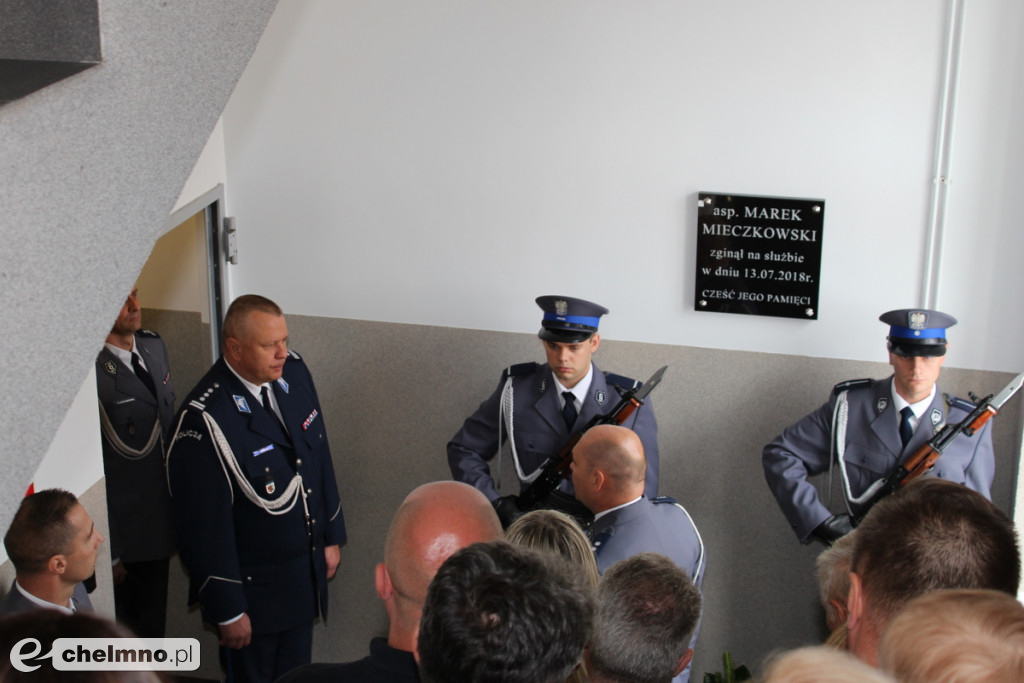 Odsłonięcie tablicy pamiątkowej w KPP w Chełmnie