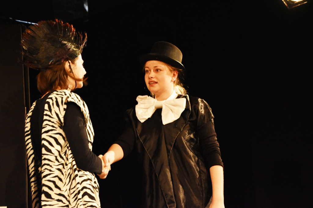 Czarno na białym: Teatr Agrafka w kościele św. Ducha