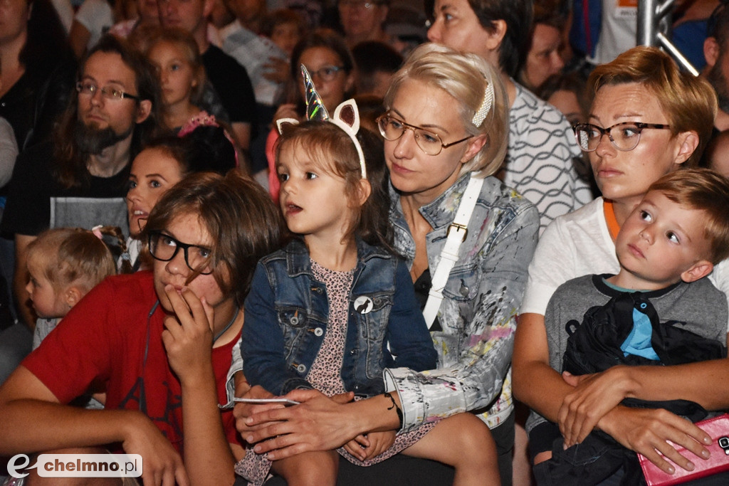 Czarno na białym: Teatr Agrafka w kościele św. Ducha