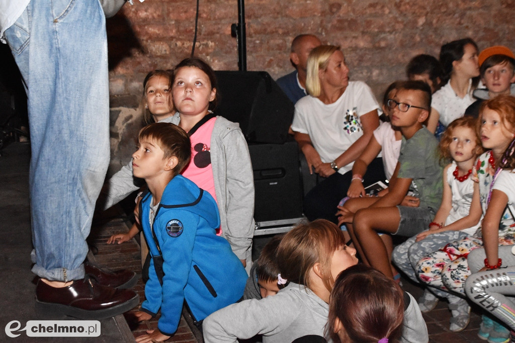 Czarno na białym: Teatr Agrafka w kościele św. Ducha