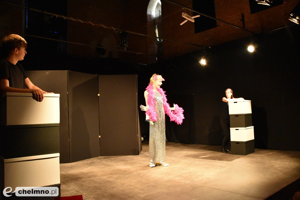 Czarno na białym: Teatr Agrafka w kościele św. Ducha
