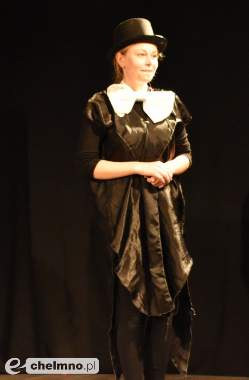 Czarno na białym: Teatr Agrafka w kościele św. Ducha