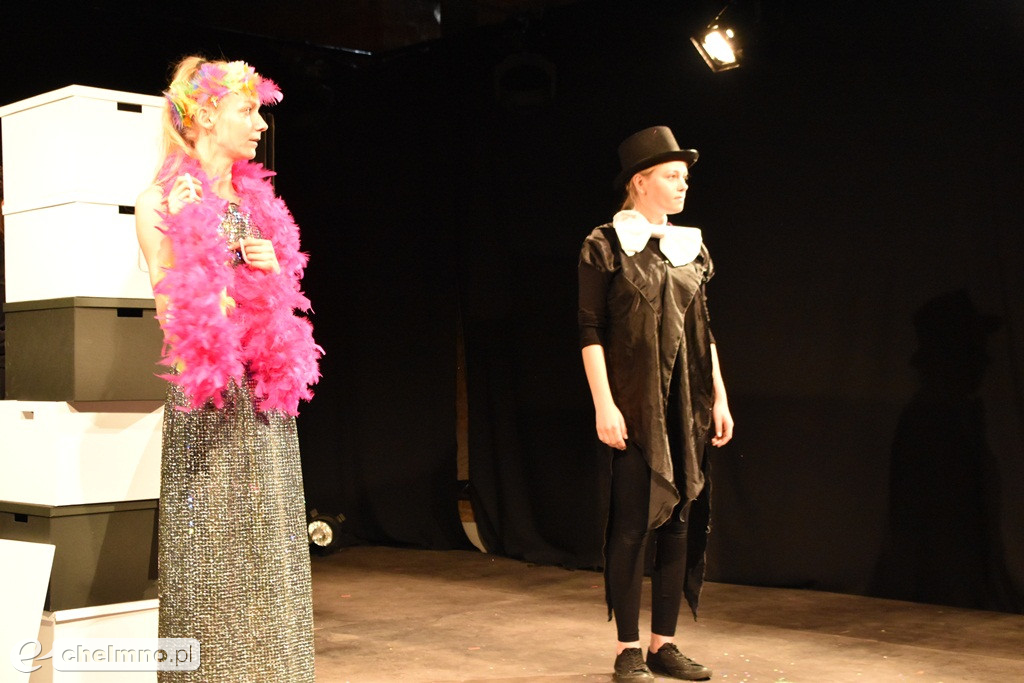 Czarno na białym: Teatr Agrafka w kościele św. Ducha