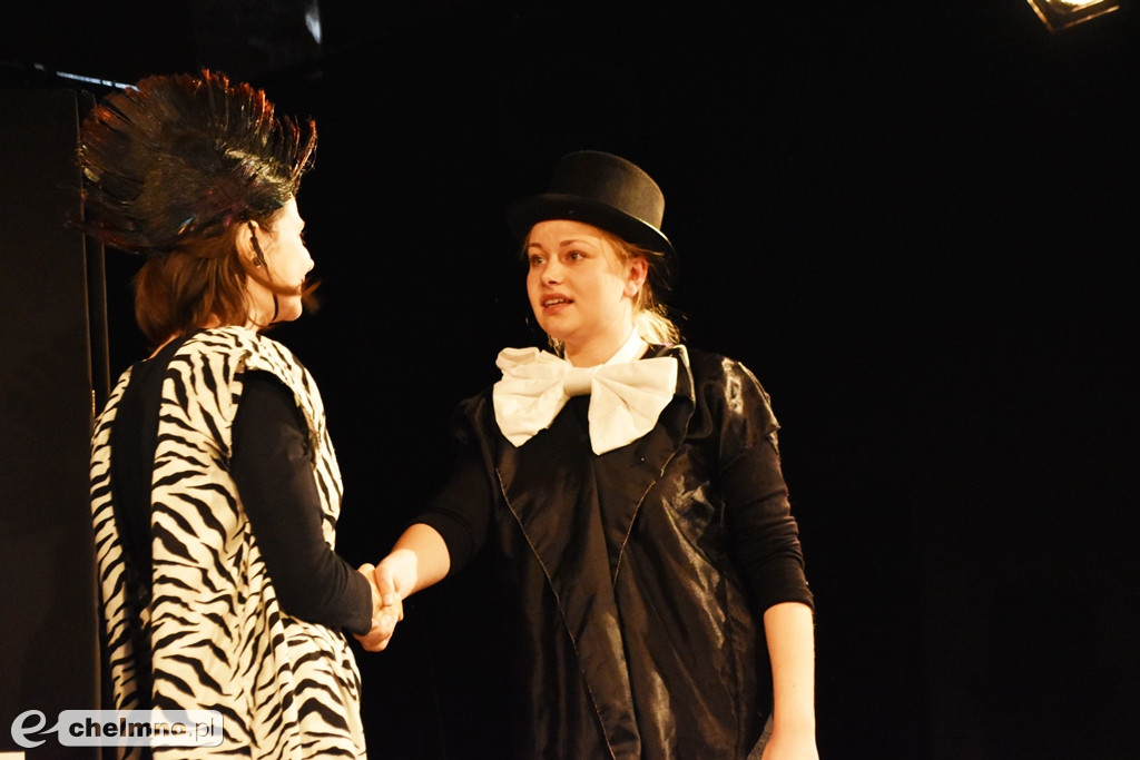 Czarno na białym: Teatr Agrafka w kościele św. Ducha
