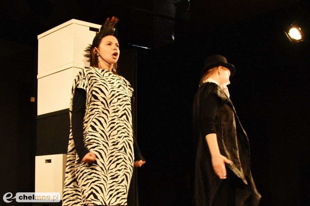 Czarno na białym: Teatr Agrafka w kościele św. Ducha