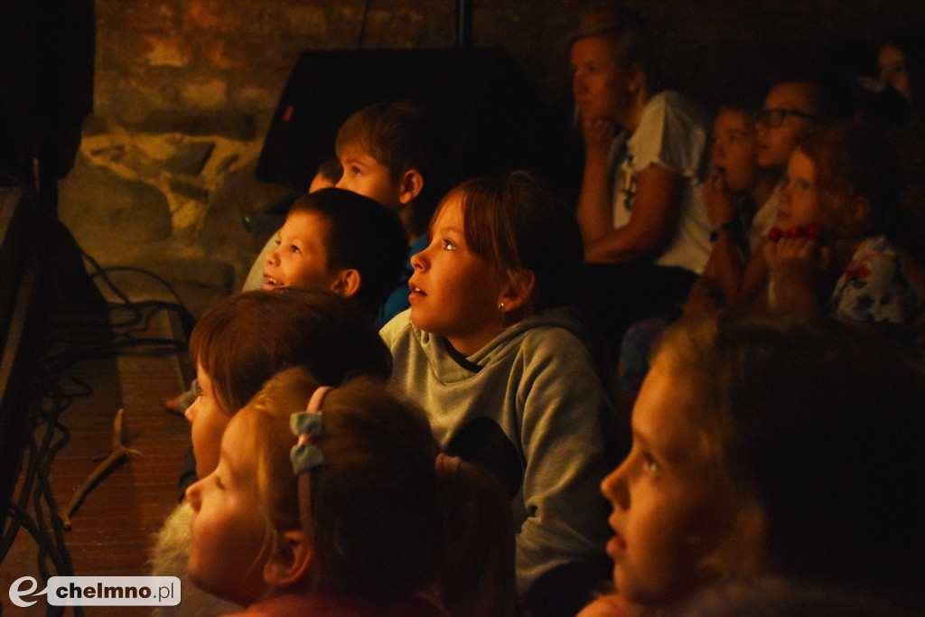 Czarno na białym: Teatr Agrafka w kościele św. Ducha