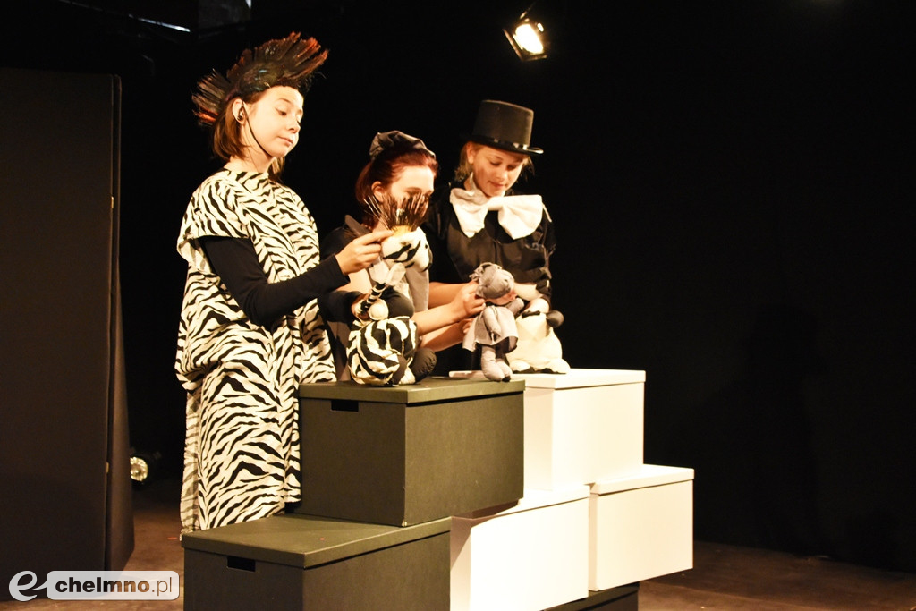 Czarno na białym: Teatr Agrafka w kościele św. Ducha