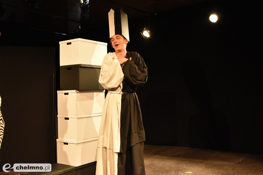 Czarno na białym: Teatr Agrafka w kościele św. Ducha