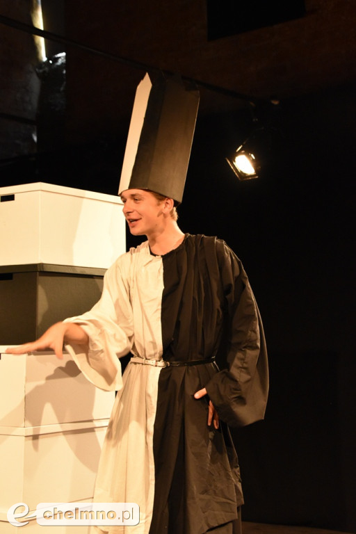 Czarno na białym: Teatr Agrafka w kościele św. Ducha