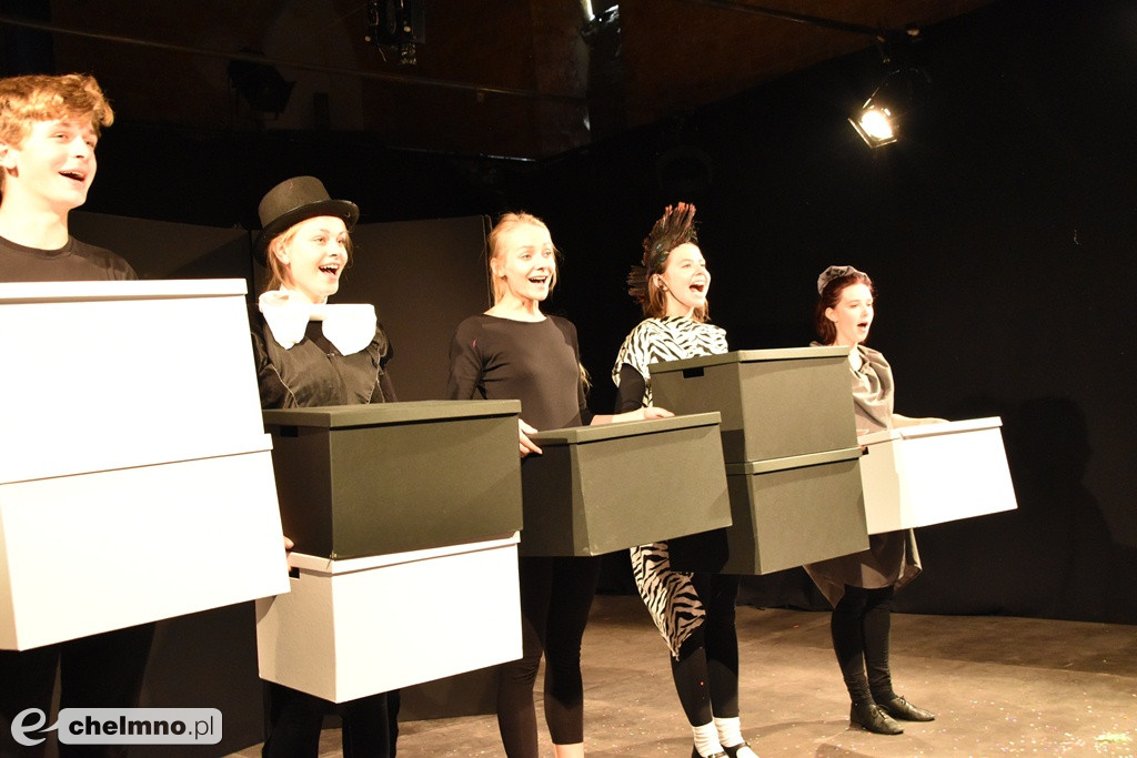 Czarno na białym: Teatr Agrafka w kościele św. Ducha