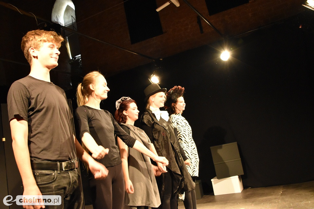 Czarno na białym: Teatr Agrafka w kościele św. Ducha