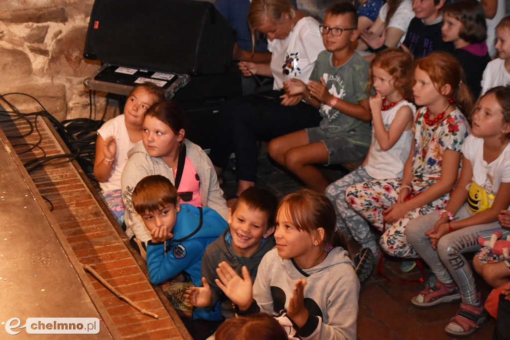 Czarno na białym: Teatr Agrafka w kościele św. Ducha
