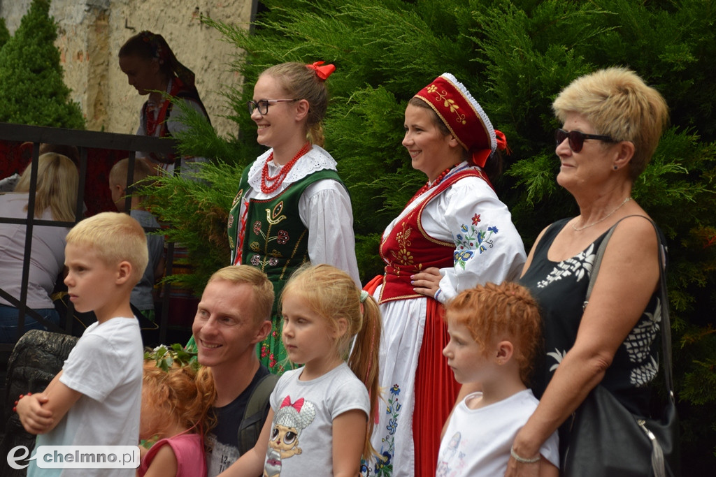 Folkowe podwórko i tradycyjne ludowe zabawy