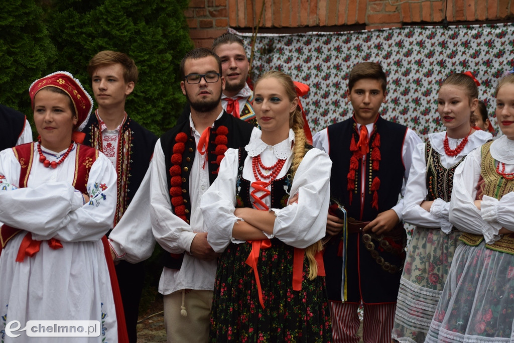 Folkowe podwórko i tradycyjne ludowe zabawy
