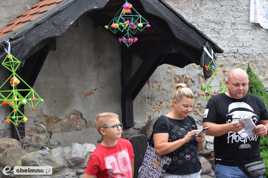 Folkowe podwórko i tradycyjne ludowe zabawy