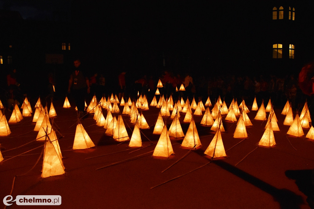 Parada lampionów i Teatr Biuro Podróży