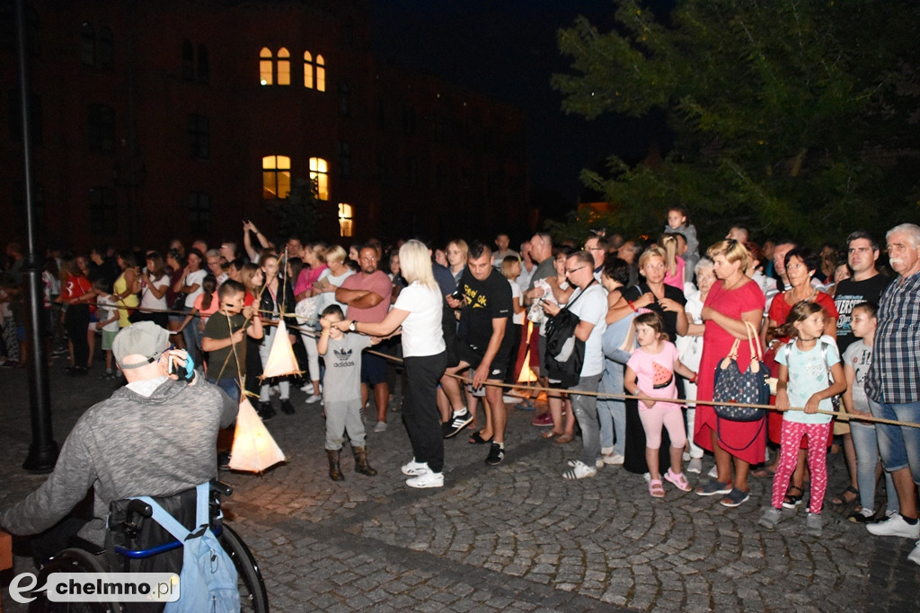 Parada lampionów i Teatr Biuro Podróży