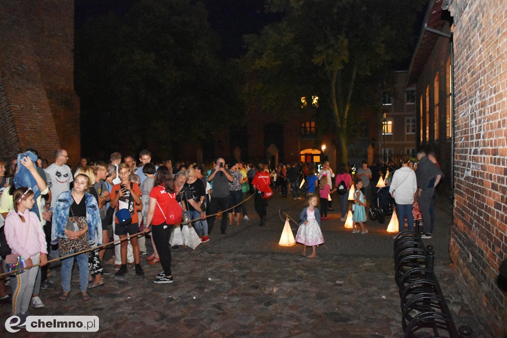 Parada lampionów i Teatr Biuro Podróży