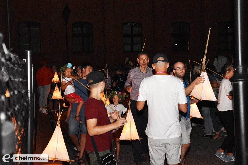 Parada lampionów i Teatr Biuro Podróży