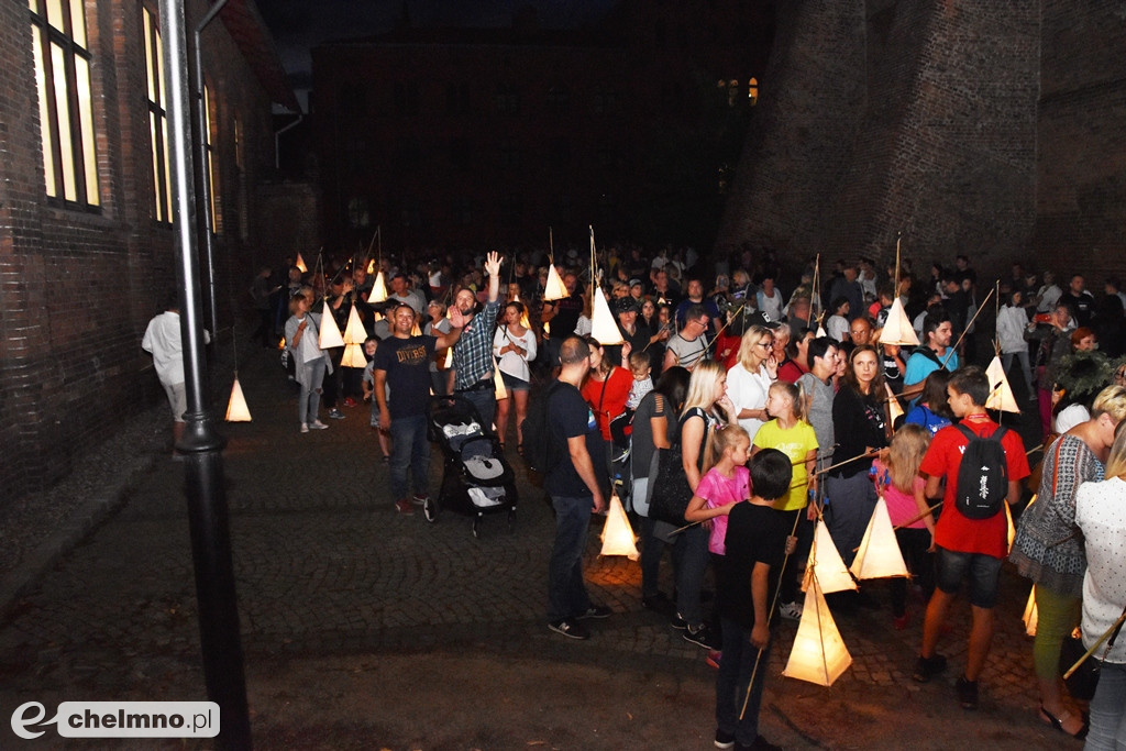 Parada lampionów i Teatr Biuro Podróży