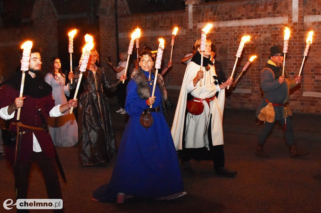 Parada lampionów i Teatr Biuro Podróży