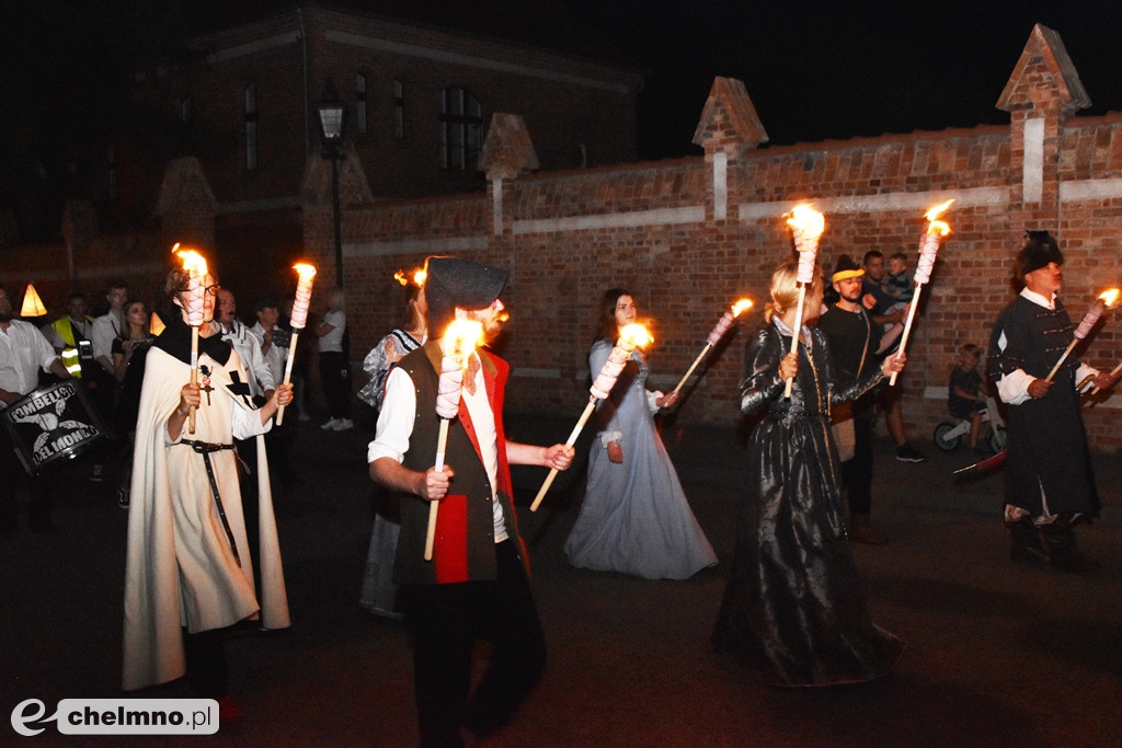 Parada lampionów i Teatr Biuro Podróży