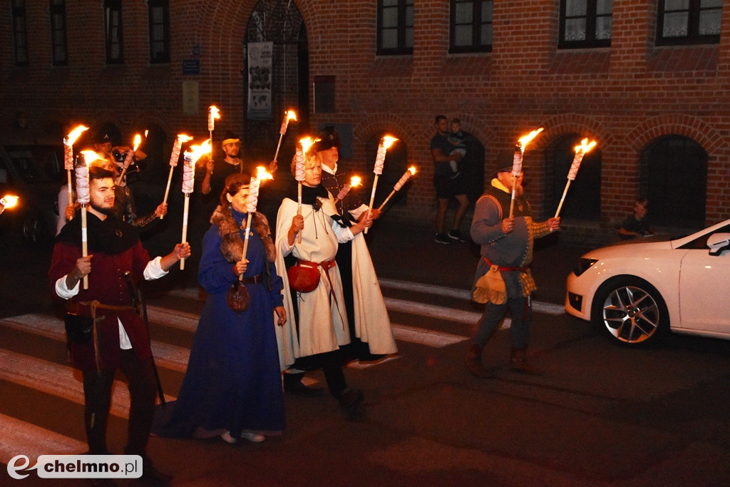 Parada lampionów i Teatr Biuro Podróży