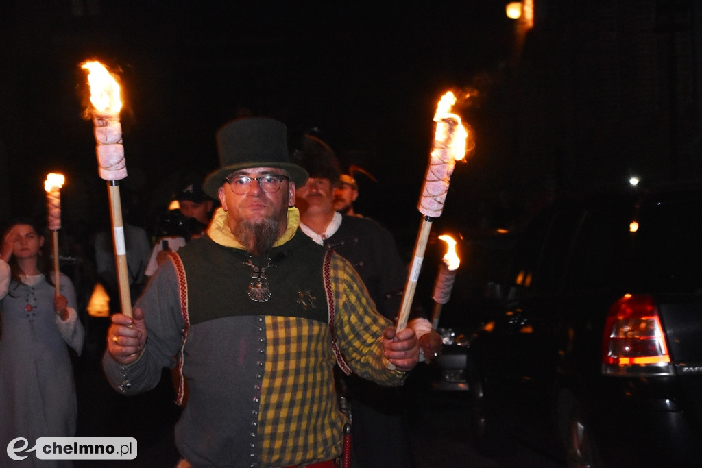 Parada lampionów i Teatr Biuro Podróży