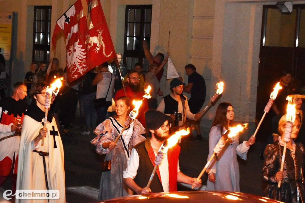 Parada lampionów i Teatr Biuro Podróży