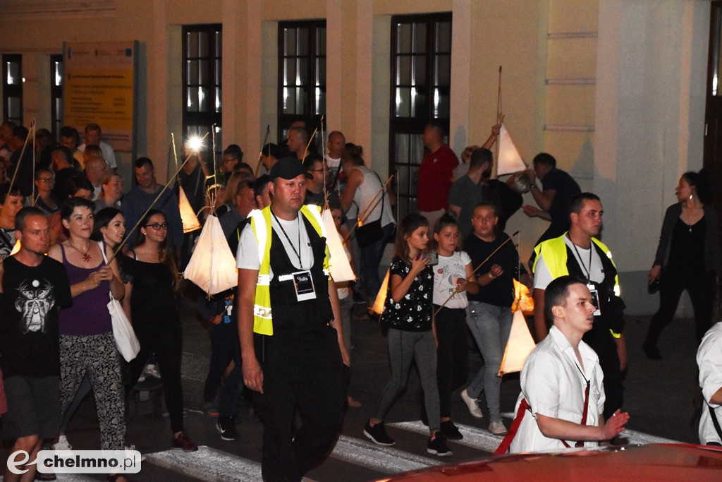 Parada lampionów i Teatr Biuro Podróży