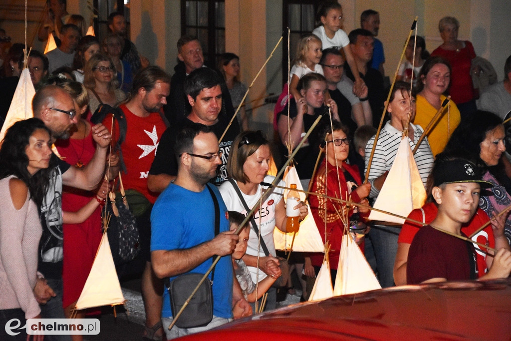 Parada lampionów i Teatr Biuro Podróży