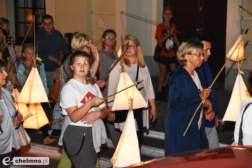 Parada lampionów i Teatr Biuro Podróży