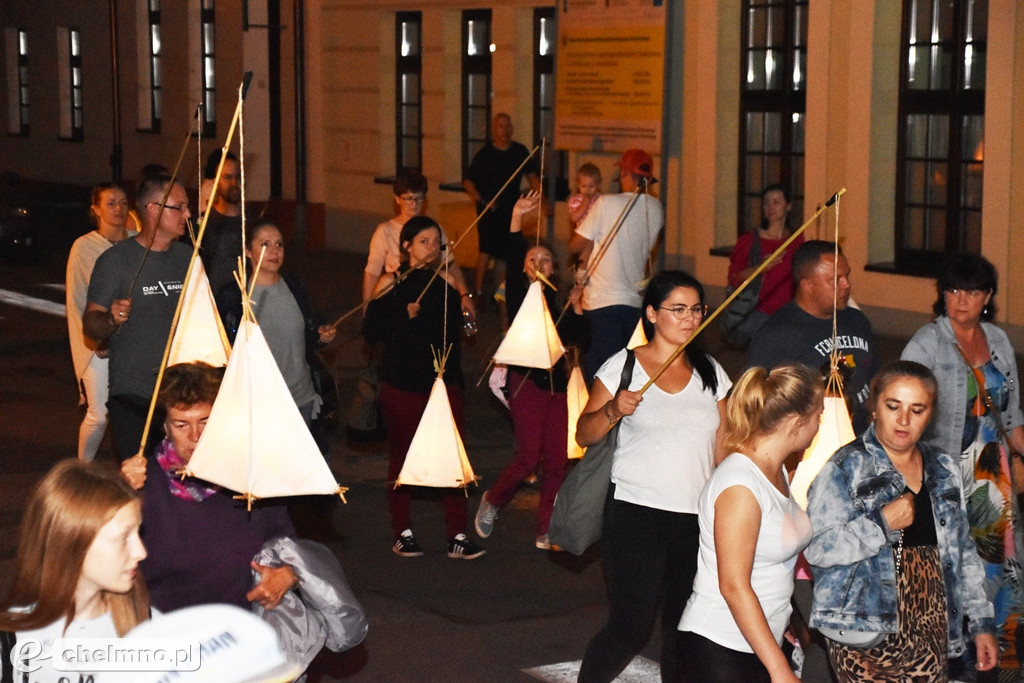 Parada lampionów i Teatr Biuro Podróży