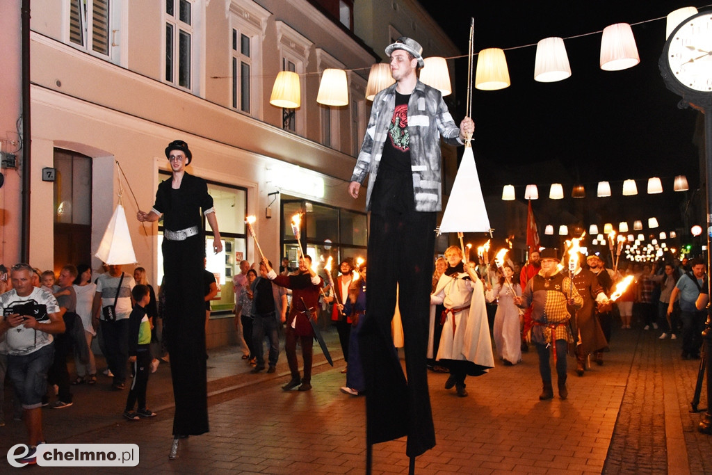 Parada lampionów i Teatr Biuro Podróży