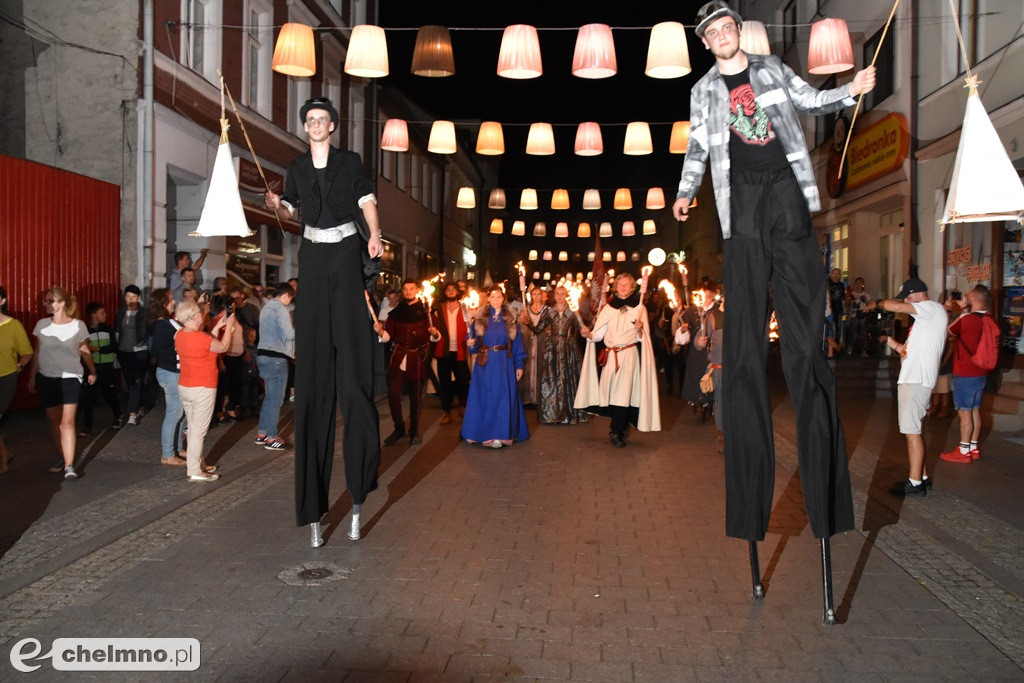 Parada lampionów i Teatr Biuro Podróży