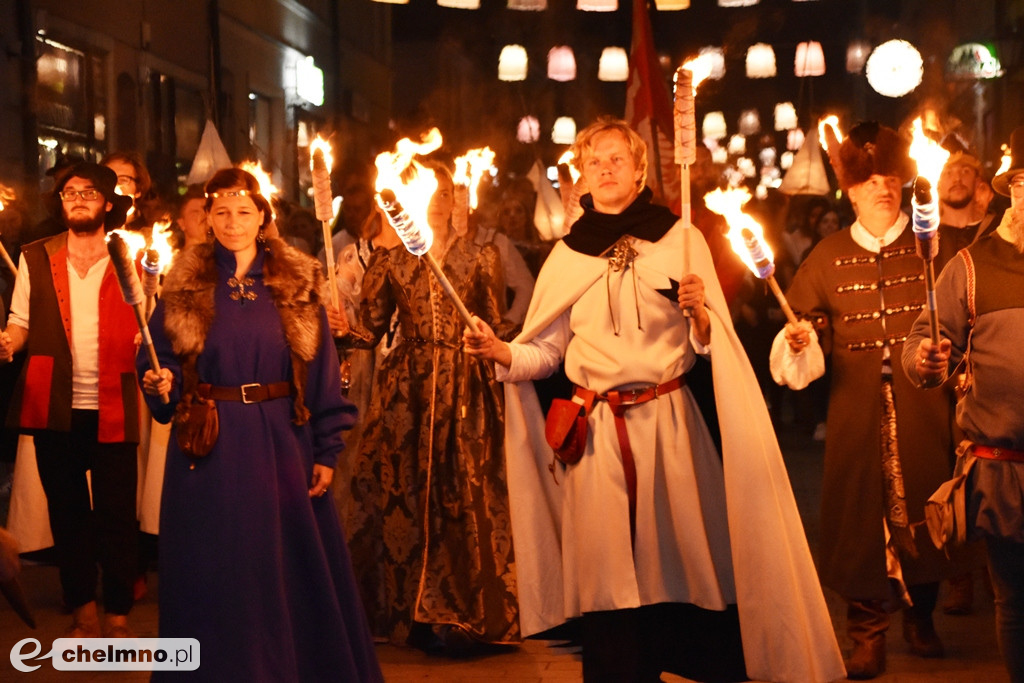 Parada lampionów i Teatr Biuro Podróży