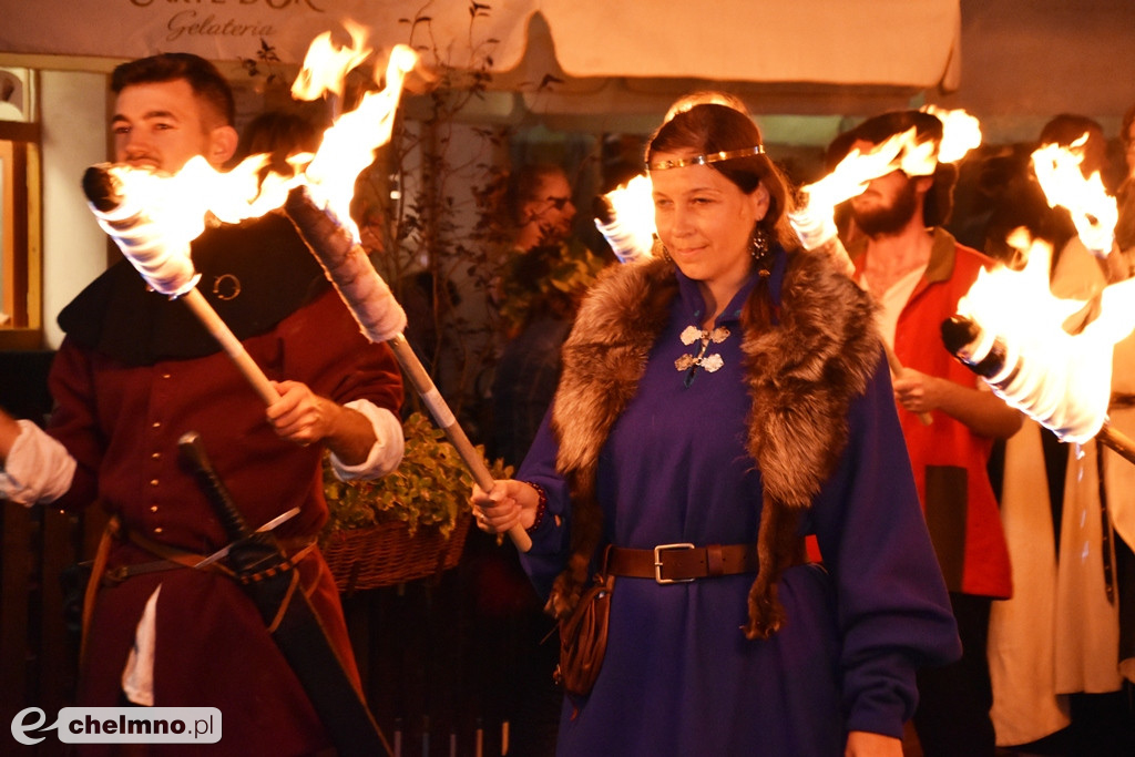 Parada lampionów i Teatr Biuro Podróży