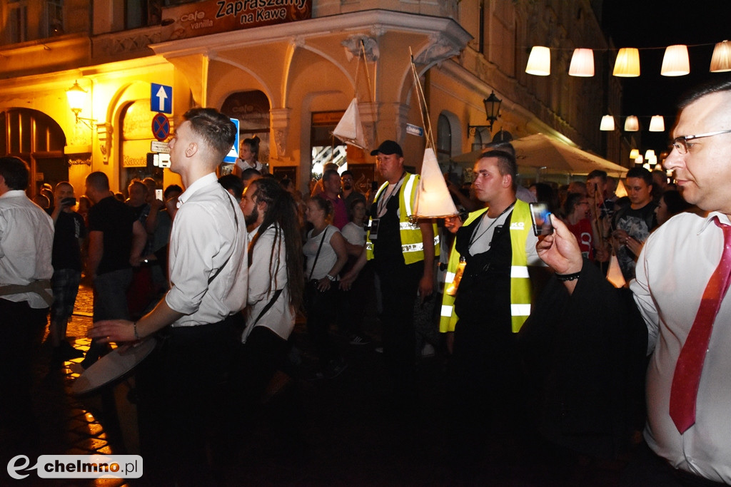 Parada lampionów i Teatr Biuro Podróży