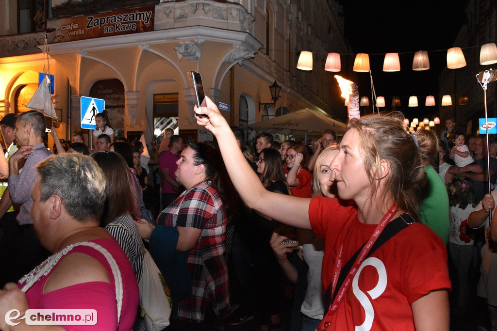 Parada lampionów i Teatr Biuro Podróży