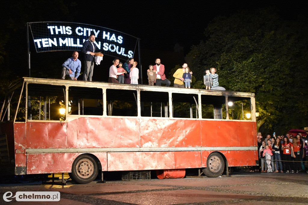 Parada lampionów i Teatr Biuro Podróży