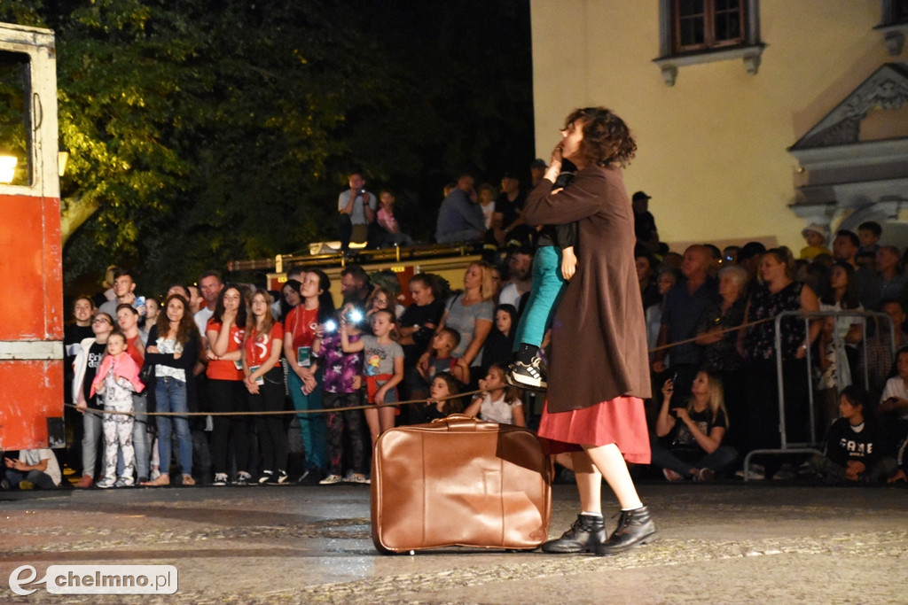 Parada lampionów i Teatr Biuro Podróży