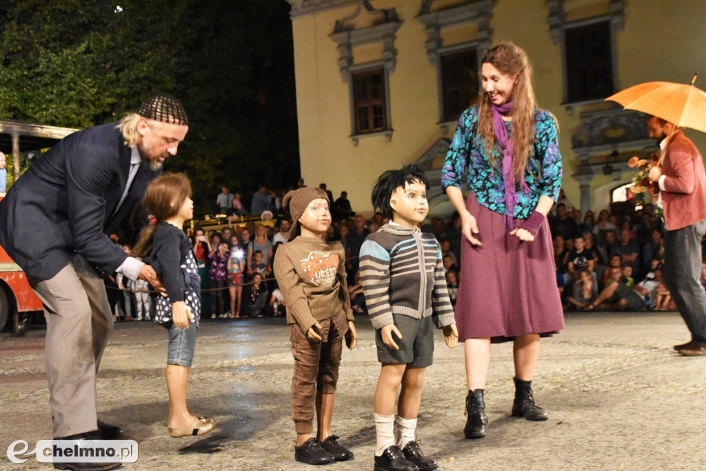 Parada lampionów i Teatr Biuro Podróży