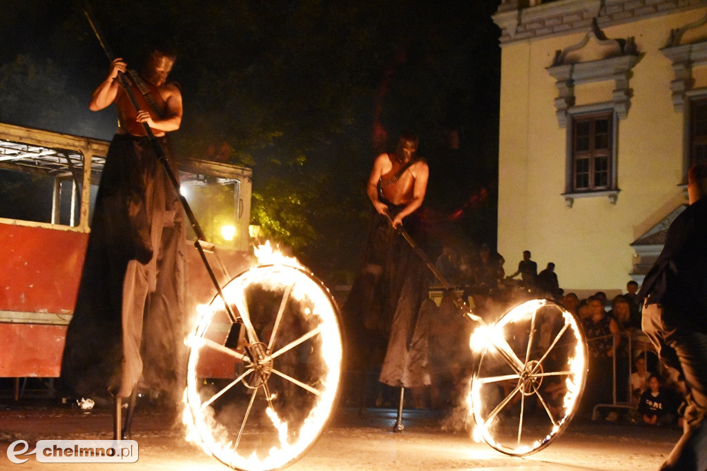 Parada lampionów i Teatr Biuro Podróży