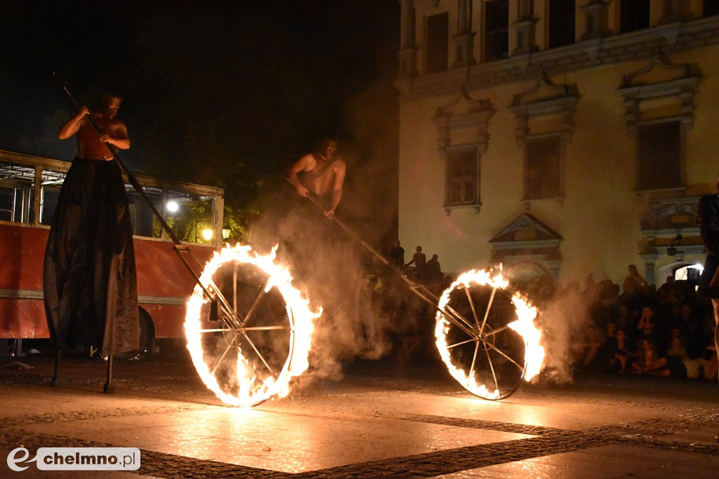 Parada lampionów i Teatr Biuro Podróży