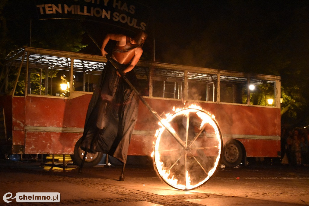 Parada lampionów i Teatr Biuro Podróży