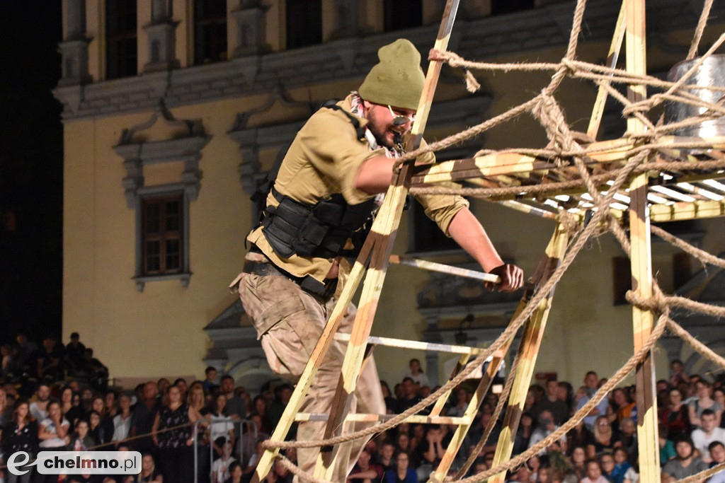 Parada lampionów i Teatr Biuro Podróży